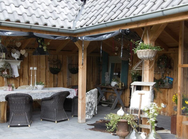 Boeren kapschuur 1 Boeren kapschuur met veel decoratie