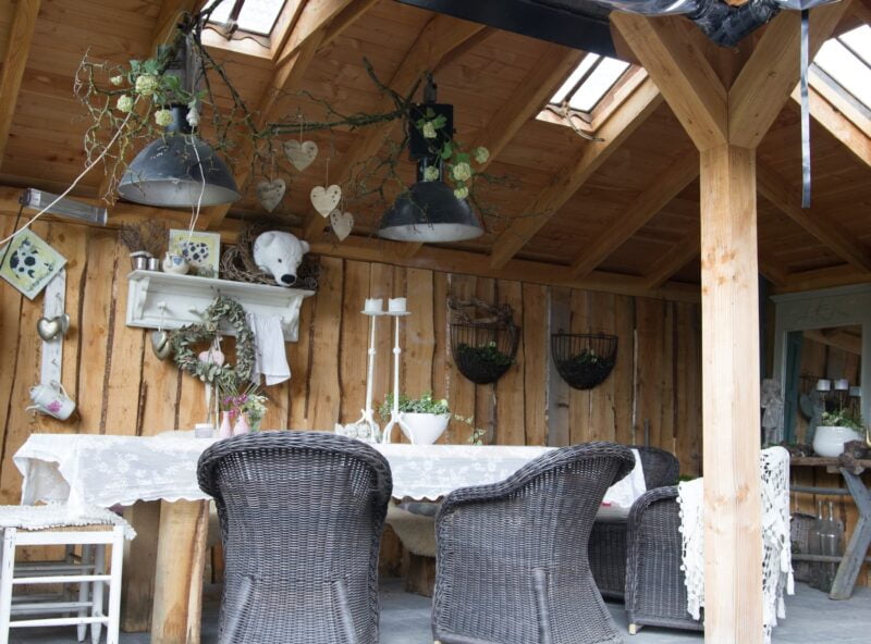 Boeren kapschuur 3 Boeren kapschuur met veel decoratie eethoek