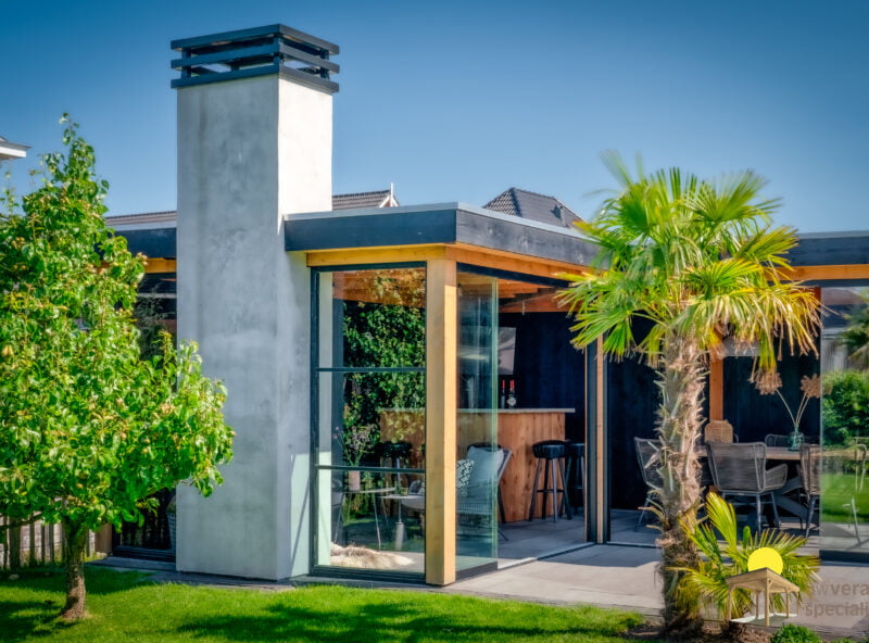 Veranda met houtkachel 7 Veranda met grote houtkachel ingebouwd