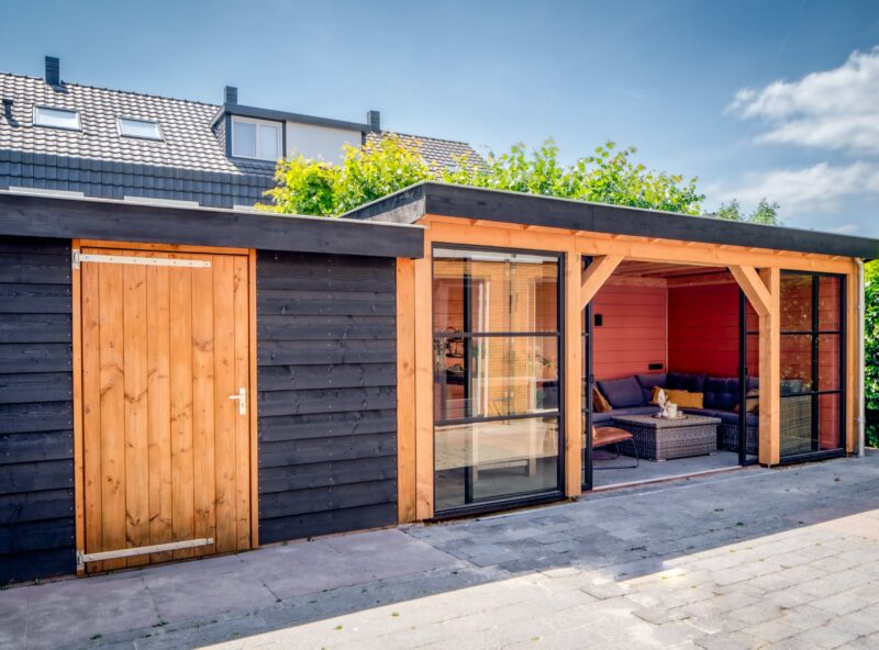 Veranda met schuur 9 veranda met schuur en glazen schuifwand met zwart staal