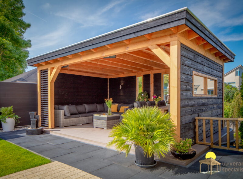 Veranda overkapping 1 Geheel open veranda overkapping met grote loungebank