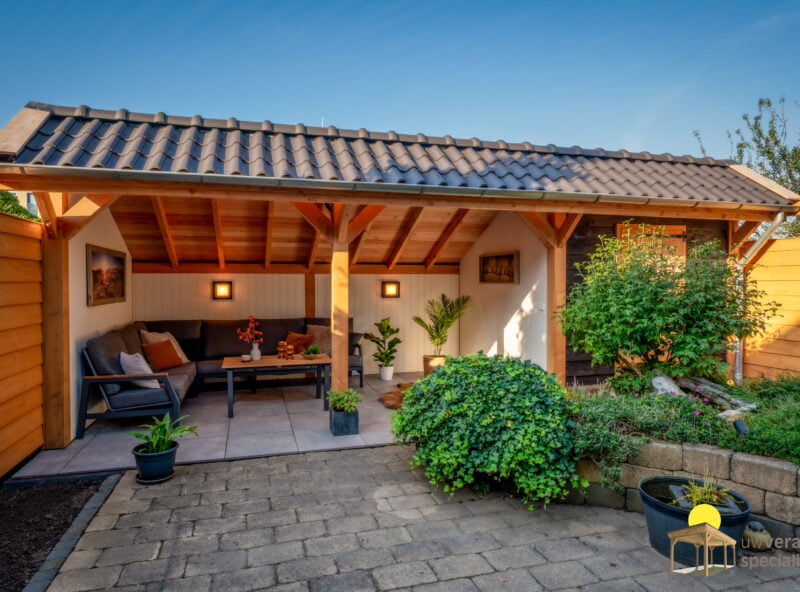 houten kapschuur 4 Zonnige houten kapschuur met betonnen vloer