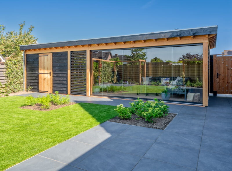 Luxe tuinkamer 3 Luxe tuinkamer met glazen schuifwand