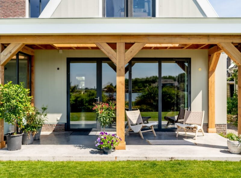 Overkapping aan huis 4 Open overkapping aan huis