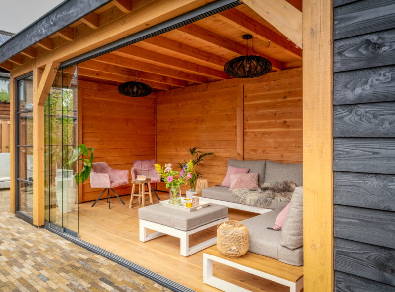 Tuinhuis met veranda 2 Tuinhuis met veranda en glazen schuifdeur