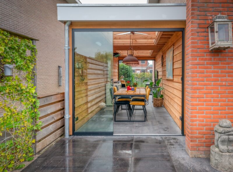 Tuinkamer op maat 4 Tuinkamer op maat aan de zijkant van huis