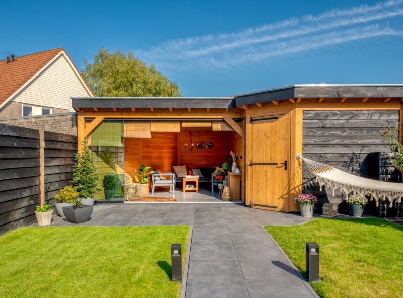 Tuinkamer op maat 6 Tuinkamer op maat met hangmat in de tuin