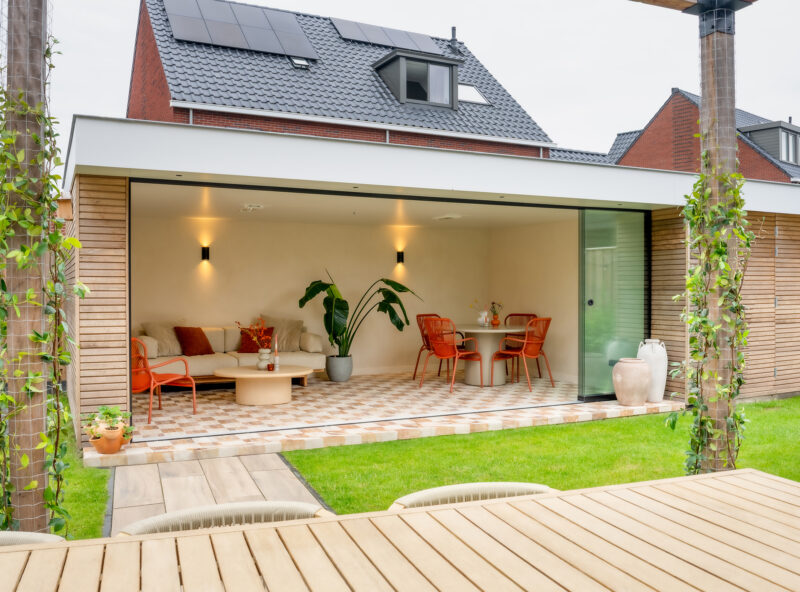 De mediterrane veranda met tegelvloer van jim en kim uit heerhugowaard 10 Strakke veranda heerhugowaard 2 site